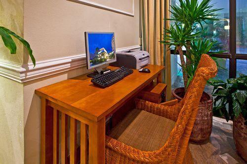 Holiday Inn On The Beach Дестин Съоръжения снимка